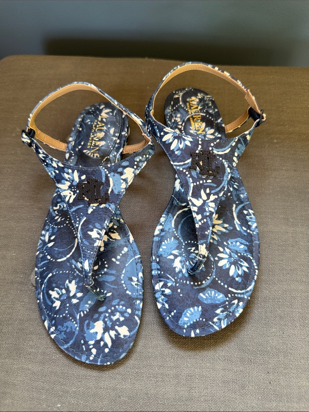 NWOB Lauren Ralph Lauren Ellington thong sandals